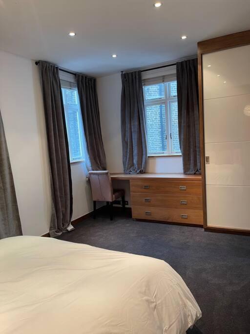 Designer 2 Bedroom Pimlico London Exterior photo